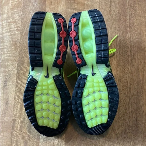 Nike Air Max DN in Volt and Black - Picture 6 of 7